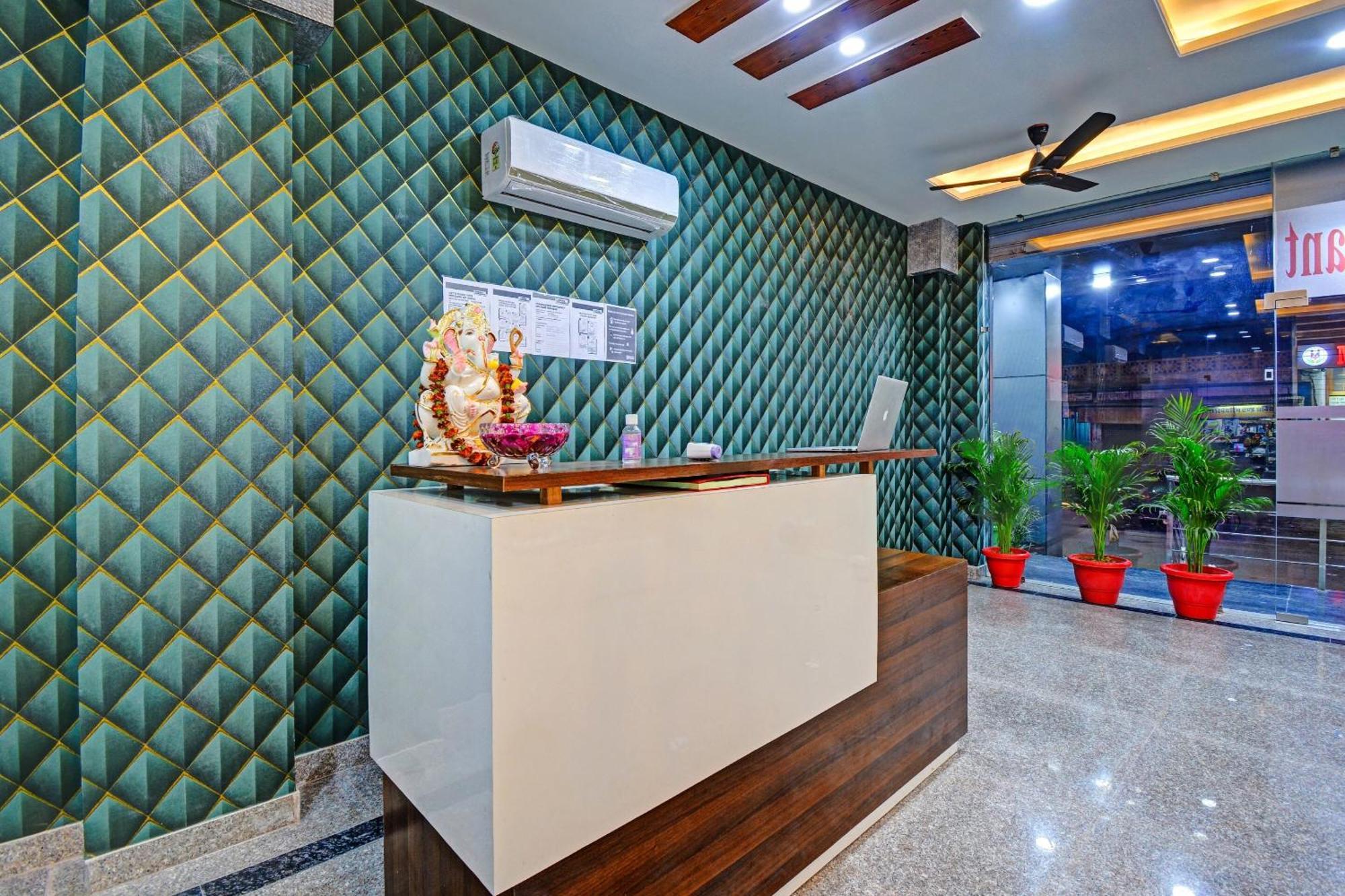 Townhouse Cm Palace Hotel